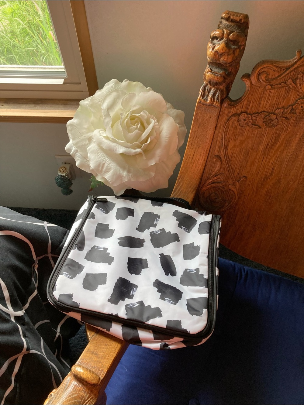 thirty-one Black & White Brushstroke Cosmetic/Train Case